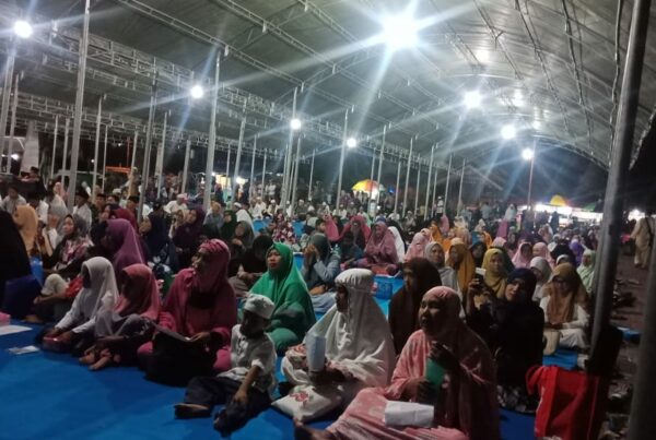 MENGHADIRI UNDANGAN KEGIATAN PALU BERSHOLAWAT