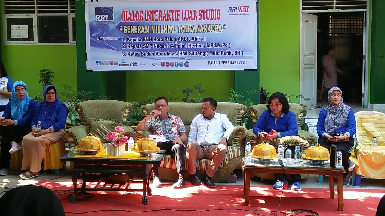 Kegiatan Kepala badan Narkotika Nasional Kota Palu mengadakan Dialog interaktif luar studio LPP RRI Palu